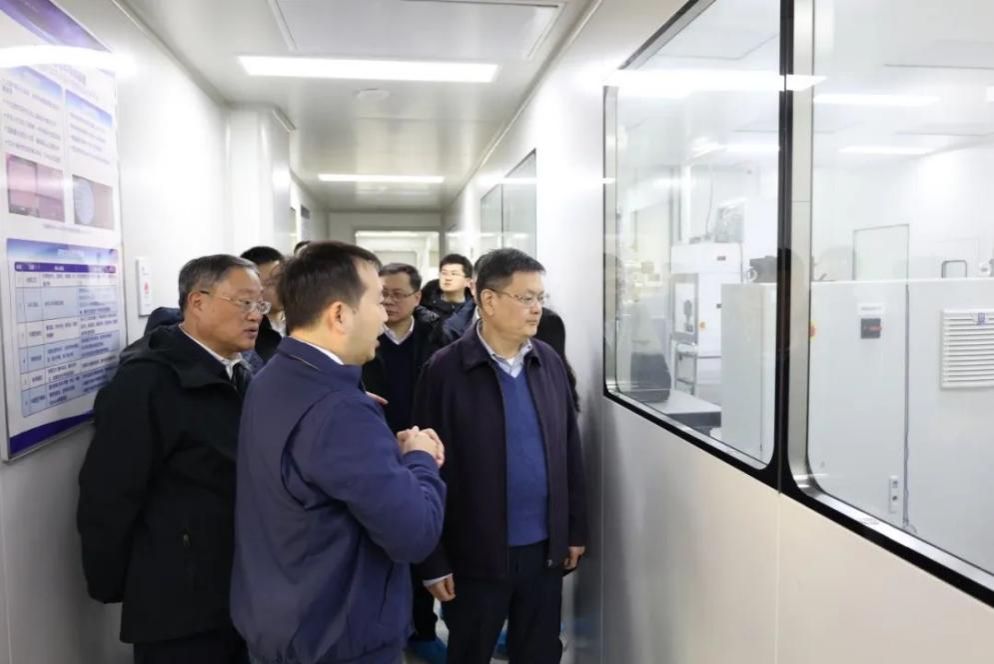 ED72E179C99BB892A1A93295C14_732A1463_EEF4