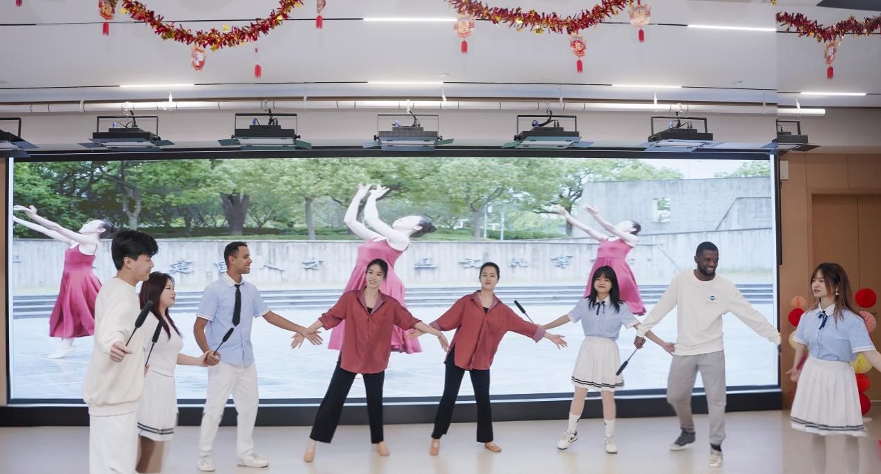 1946C06BBA1303A9776FA4579E8_2B90294F_20370